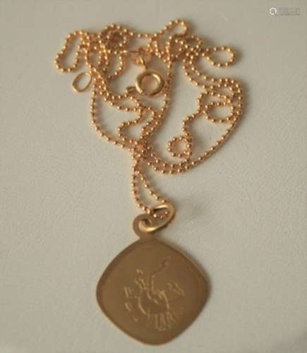 Collier en or jaune 18 ct avec médaille gravée d'un scorpion - Poids : 2,82 g - 18 [...]