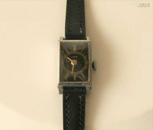 Montre femme ancienne, IWO, Boîtier en acier, remontage mécanique fonctionnel, [...]