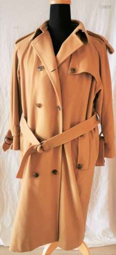 Trench coat en laine et cachemire de la griffe CELINE Paris - Trench coat in wool and [...]