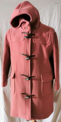 Manteau pure laine OLD ENGLAND Paris, couleur rose, avec capuche, taille 48 (défaut [...]