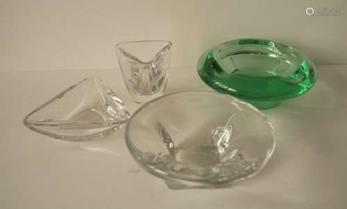 Ensemble de 4 pièces en cristal VAL SAINT LAMBERT : Petit vase triangulaire [...]