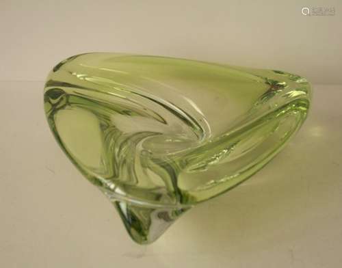 Vide-poche années 70 en cristal VAL SAINT LAMBERT de couleur vert - Largeur : 22 cm [...]