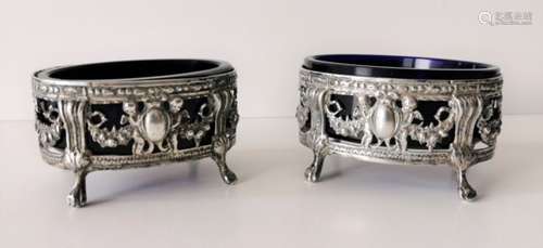 Paire de salières en argent, receptacle en cristal bleu, décor baroque, XIXe [...]