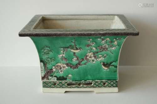 Jardinière en biscuit émaillé vert et jaune, Chine, époque Kangxi (1662-1722), [...]