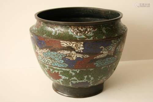 Pot en bronze et émaux champlevés, Japon, première moitié du XXe, A décor de [...]