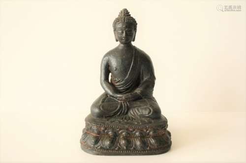 Statuette de Bouddha en bronze, Chine, XVIIe, Représenté assis en padmasana sur une [...]