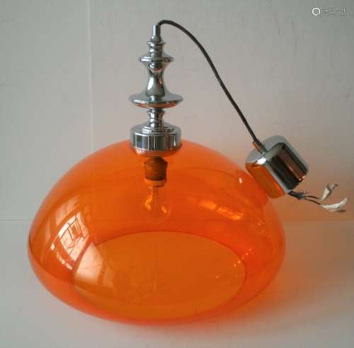 Suspension des années 70 en plexiglass orange et métal chromé - Hauteur : 40 cm, [...]