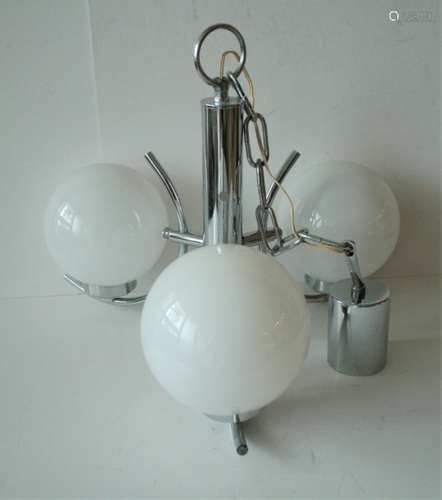 Suspension des années 70 en métal chromé et 3 boules - Hauteur : 70 cm, Diamètre [...]