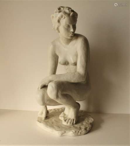 Fritz KLIMSCH (1870-1960), sculpture en porcelaine ROSENTHAL : femme accroupie, [...]