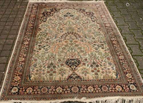 Tapis en soie - Dimensions : 186 x 128 cm - Silk carpet - Dimensions: 186 x 128 cm - [...]