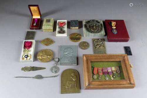 Lot de Médailles Plaques Décorations.
