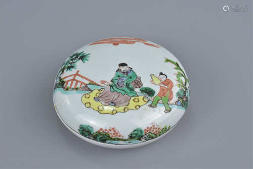 A Chinese 19th century famille verte porcelain box and cover decorated with figures. 8.5cm diameter