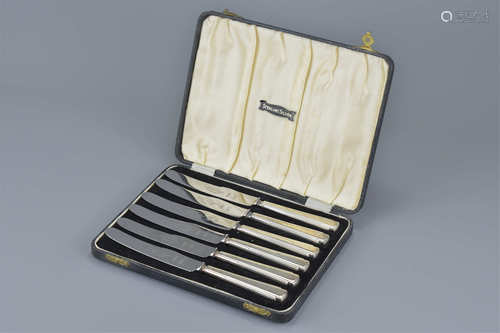 Cased Set of Six Viners Art Deco English Hallmarked Silver Handled Butter Knives with Steel Blades,