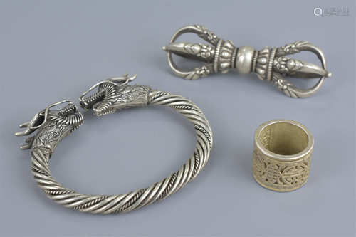 A white metal dragon bangle together with rotating ring and vajra. Bangle approx. 7.5 cm. Vajra. 9.5