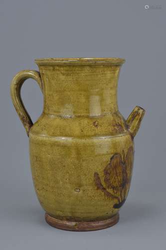 Chinese Tang / Changsha Glazed Stoneware Ewer coated in a finely-crackled yellowish-green glaze. Bel