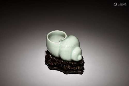 CELADON GLAZED CONCH SHAPED WASHER WITH STAND