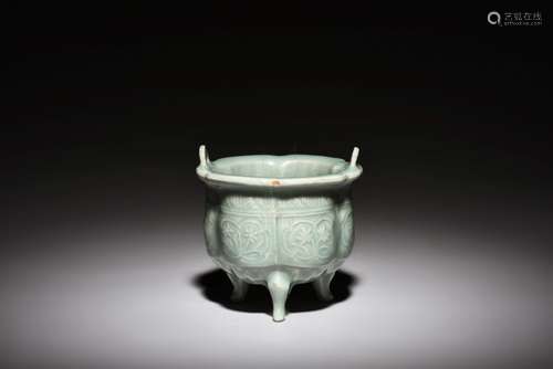 LIGHT CELADON GLAZED 'FLOWERS' TRIPOD CENSER WITH HANDLES