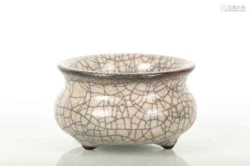 CELADON GLAZED AND CRACKLE PATTERN TRIPOD CENSER