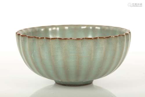 CELADON GLAZED 'CHRYSANTHEMUM' BOWL