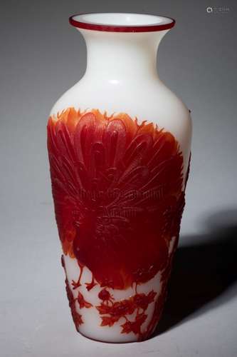 RED OVERLAY WHITE GLASS 'PEACOCK' VASE