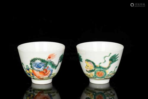 PAIR OF FAMILLE ROSE 'LIONS' CUPS