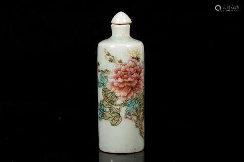 FAMILLE ROSE 'FLOWERS' SNUFF BOTTLE