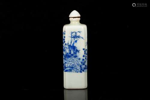 BLUE AND WHITE 'FLOWERS' SNUFF BOTTLE