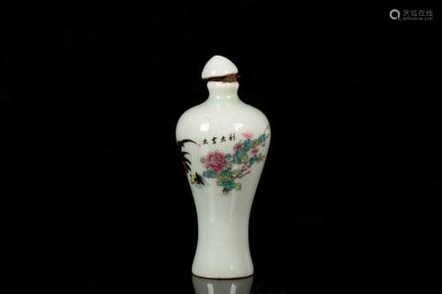 FAMILLE ROSE 'CHICKEN' SNUFF BOTTLE