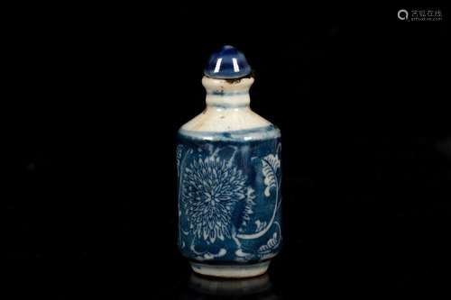 BLUE AND WHITE 'FLOWERS' SNUFF BOTTLE