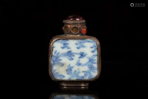 BLUE AND WHITE AND FILIGREE SNUFF BOTTLE