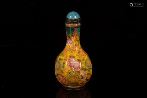 YELLOW GLASS AND PAINTED SNUFF BOTTLE