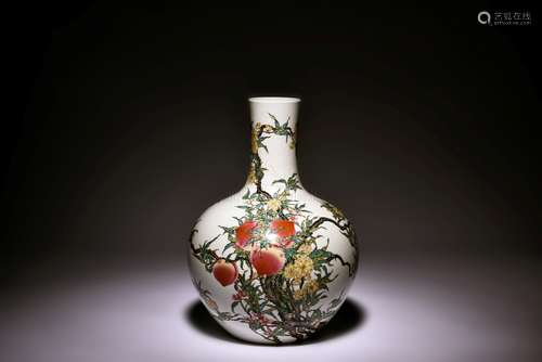 FAMILLE ROSE 'PEACHES' VASE