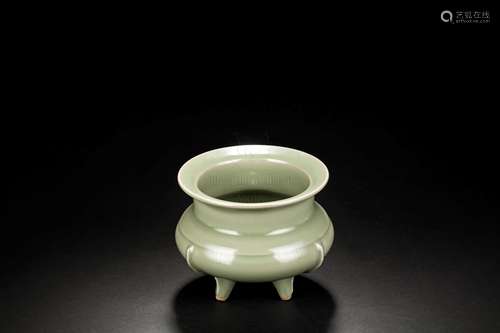 LONGQUAN WARE TRIPOD CENSER