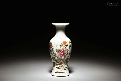 FAMILLE ROSE 'FLOWERS' VASE