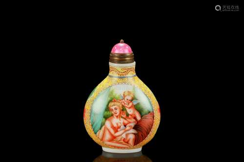 FAMILLE ROSE GLASS 'WESTERN LADIES' SNUFF BOTTLE