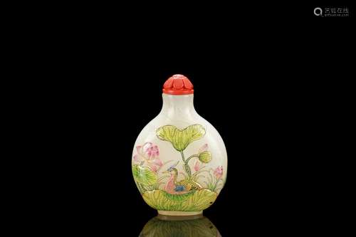 FAMILLE ROSE GLASS 'POND SCENERY' SNUFF BOTTLE