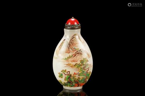 FAMILLE ROSE GLASS 'LANDSCAPE' SNUFF BOTTLE