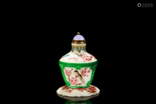 FAMILLE ROSE GREEN GLASS OVERLAY SNUFF BOTTLE WITH STAND