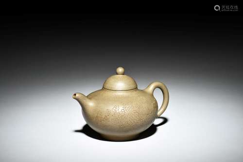 SHEN XI: A GREEN CLAY 'CHRYSANTHEMUM' TEAPOT