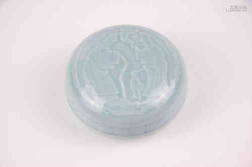 A Chinese Celadon Glazed Porcelain Round Box with Cover