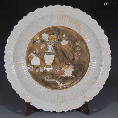 A Chinese Famille-Rose Porcelain Plate