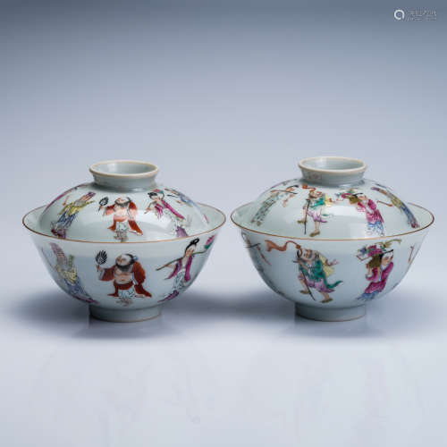 A Pair of Chinese Famille-Rose Porcelain Tea Bowls with Covers