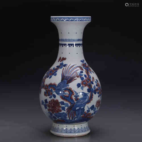 A Chinese Blue and White Porcelain Vase