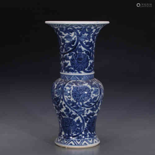 A Chinese Blue and White Porcelain Vase