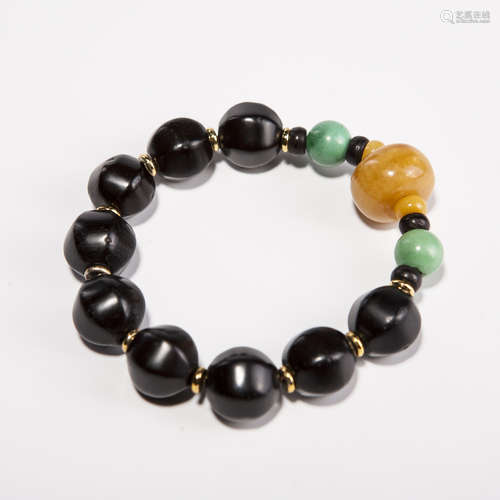 A Chinese Carved Agate Bracelet