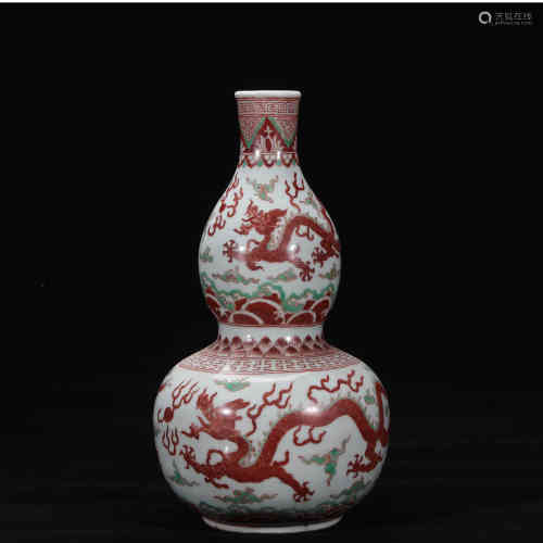 A Chinese Red and Green Glazed Porcelain Double Gourd Vase