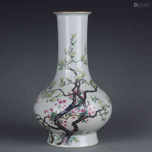 A Chinese Famille-Rose Porcelain Vase