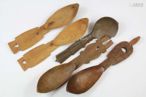 A Quantity of Samal Boni Carved Spoons, Boni tribe are understood to be Bushman hunter-gatherer inhabitants of Eastern Kenya