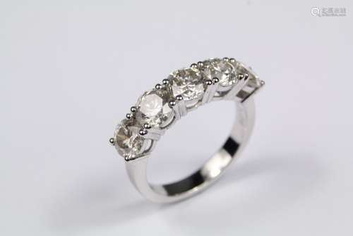 An 18ct White Gold Diamond Ring, the ring set with approx 2