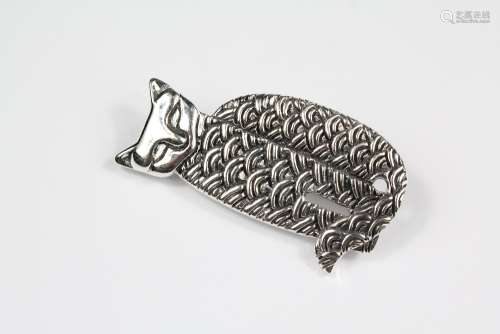 A Silver Brooch, in the form of a cat, approx 45 x 20mm, approx 8 gms